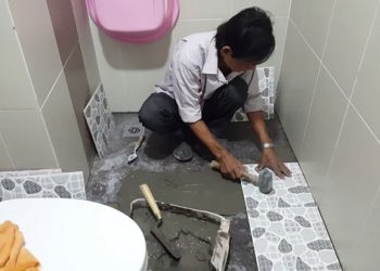 cách ốp gạch tường nhà vệ sinh